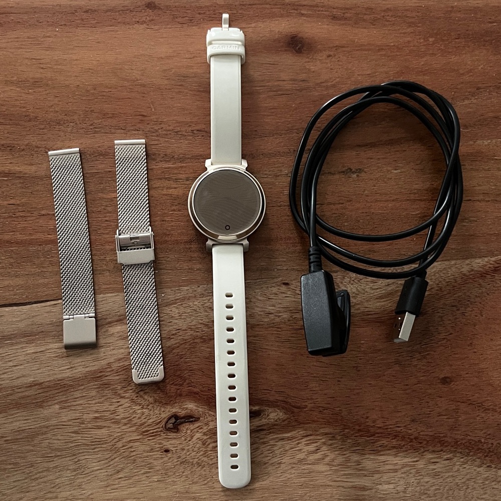 Garmin Lily 2 Smartwatch in White and Silver